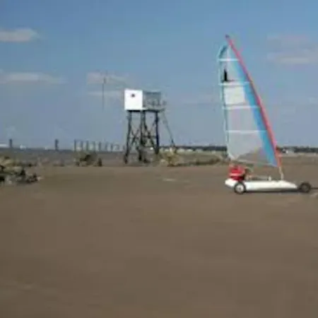 Appartement T2 à 500m De La Et Du Marché. *